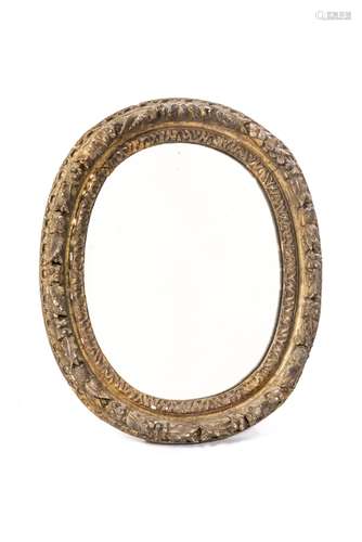 Miroir ovale ancien à cadre en bois sculpté doré. 52.5x45 cm. Condition: Glace [...]