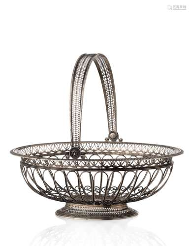 Coupe sur pied ovale ajourée en argent .800, une anse. H. 10x28x20 cm. Poids : 559 [...]