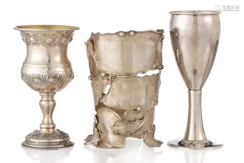 Ensemble de verres sur pied en argent comprenant : - 1 verre sur pied en argent .800 [...]