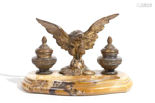 Encrier en marbre et bronze doré d'époque Napoléon III à l'aigle s'envolant sur [...]