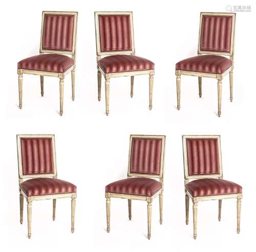 6 chaises Louis XVI bâti en bois rechampi crème, dés à rosace, pieds fuselés à [...]