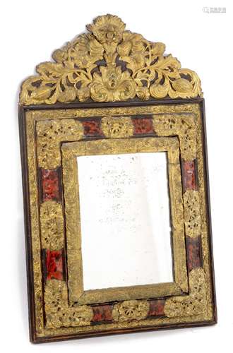 Miroir de style Louis XIV à parcloses en écaille de tortue. Fronton, pourtour du [...]