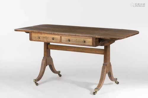 Table de salon en bois de rose à abattants, deux tiroirs dans le bandeau avant et [...]