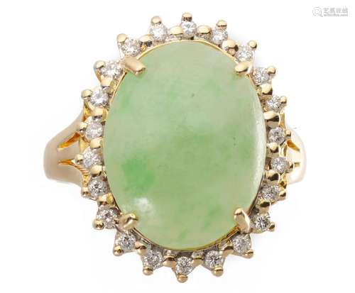 Bague en or jaune .750 avec une jadéite cabochon et 22 diamants pour un total de [...]