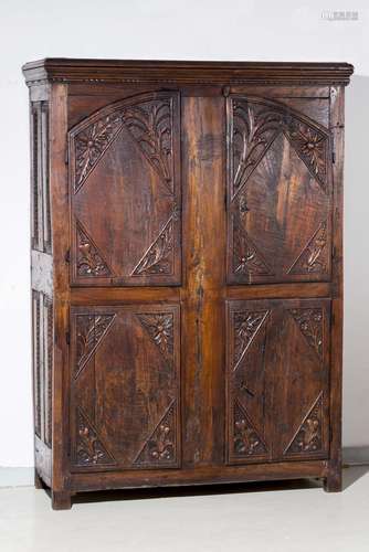 Armoire de mariage à deux corps, quatre portes sculptées en pointe de diamant [...]