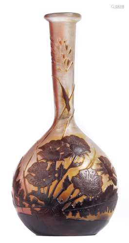 Emile Gallé (1846-1904), vase en verre double, à corps pansu à haut col soliflore. [...]