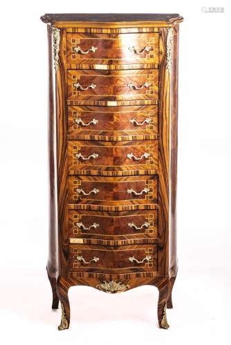 Semainier de style Louis XV en placage de différentes essences de bois, filet de [...]