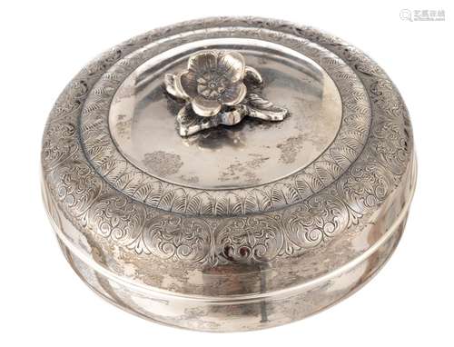 Coupe couverte sur pied en argent .833 espagnol, prise en forme de fleur, couvercle [...]