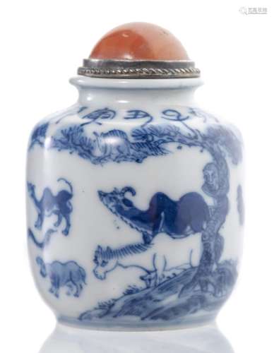 Tabatière ou snuff bottle en porcelaine de Chine à décor en bleu et blanc des [...]
