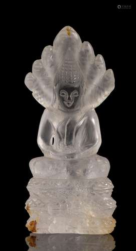 Petit bouddha birman en cristal de roche sculpté, paré et protégé par le nâga [...]