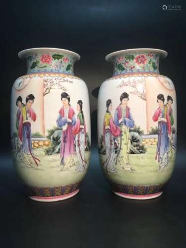 A PAIR OF FAMILLE ROSE VASE, QIANLONG MARK