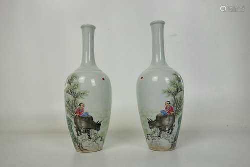 A PAIR OF FAMILLE ROSE BOTTLE VASES, QIANLONG MARK