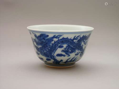 A BLUE AND WHITE 'DRAGON' AND 'PHOENIX' BOWL