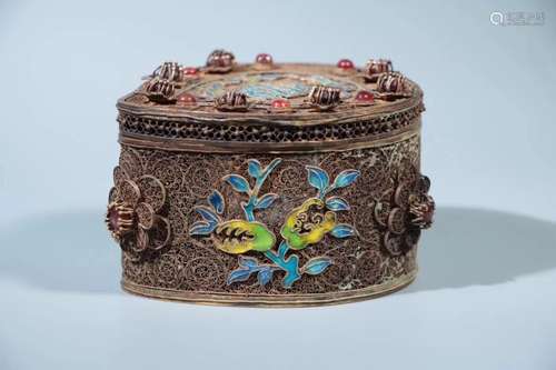 A GILT-BRONZE GEM INLAID PEACH-FORM BOX