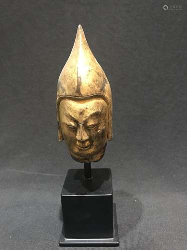 A GILT-BRONZE FIGUE OF LAMA