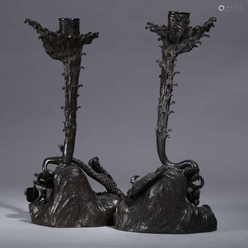 A PAIR OF BRONZE CANDLESTICKS