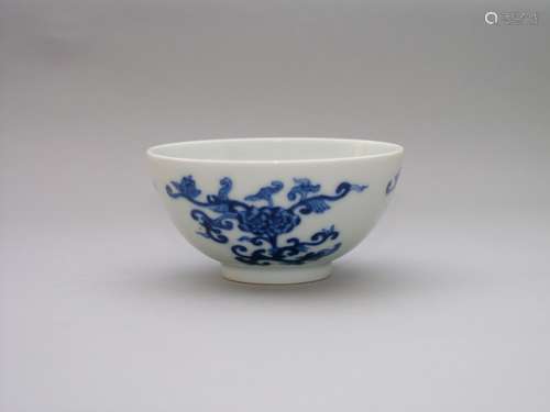 A BOUE AND WHITE BOWL, QIANLONG MARK