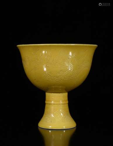 A YELLOW GLAZE INCISED HIGH-STEM CUP