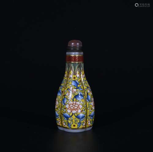 A FAMILLE ROSE SNUFF BOTTLE, QIANLONG MARK