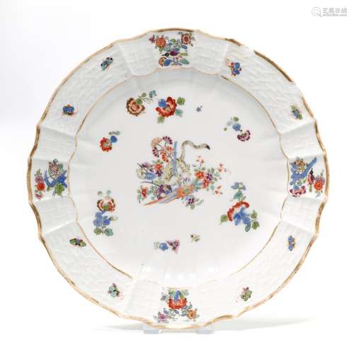 2 PLATES WITH EAST ASIAN DECORATION 