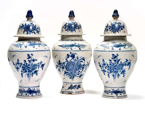 SERIES OF 3 LIDDED BALUSTER VASES,