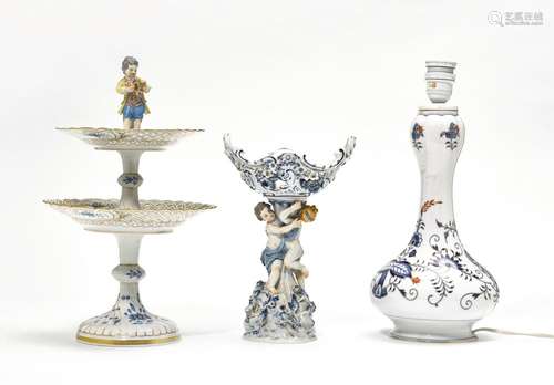 LOT OF PORCELAIN FIGURES,