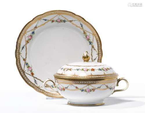 ECUELLE AND SAUCER,