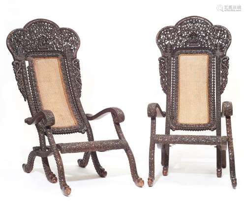 PAIR OF FOLDING CHAIRS,