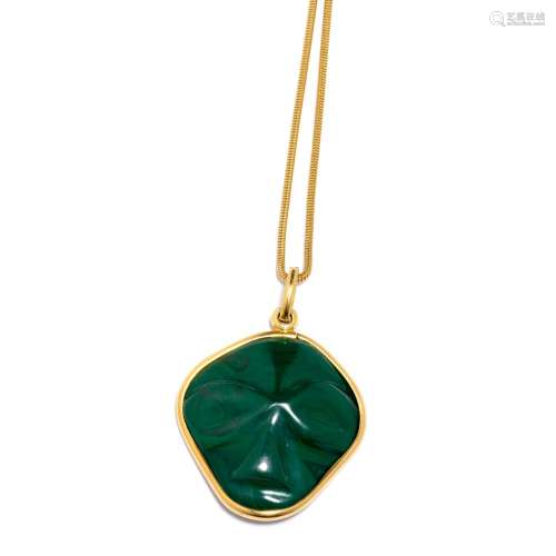 MALACHITE AND GOLD PENDANT WITH CHAIN, ca. 1980.