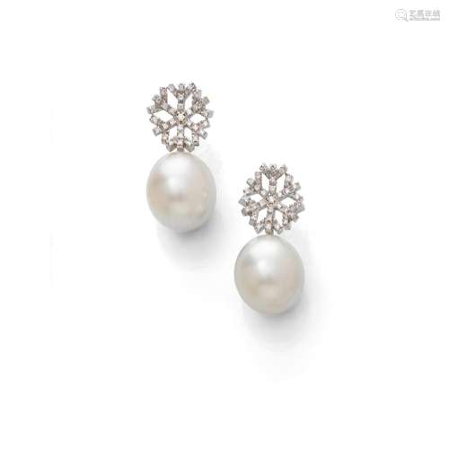 PEARL AND DIAMOND EARRINGS.