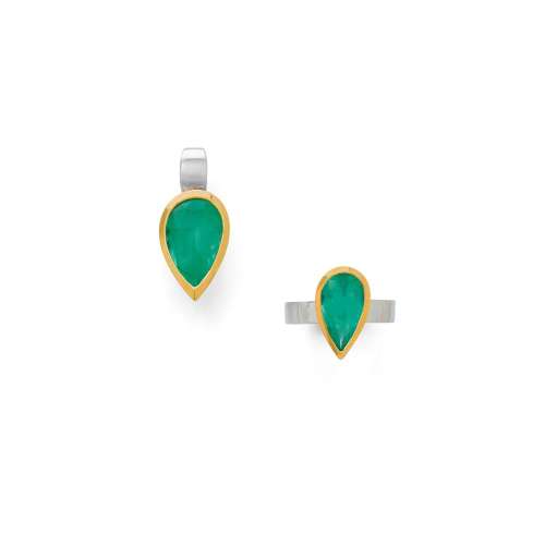 EMERALD AND GOLD PENDANT WITH RING.