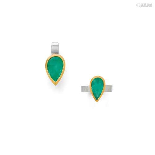 EMERALD AND GOLD PENDANT WITH RING.