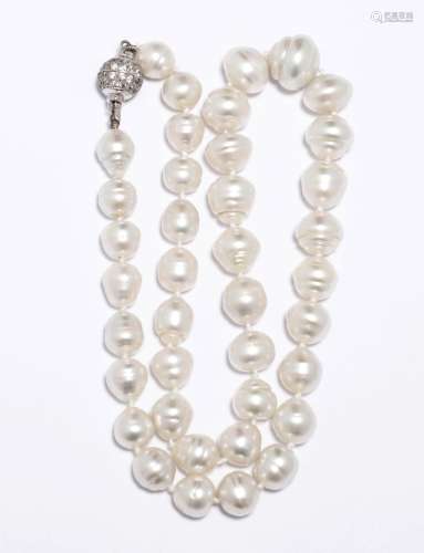 PEARL AND DIAMOND NECKLACE.