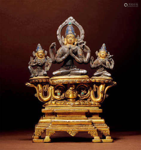 十三世紀 尼泊爾 銀合金嵌寶石四臂觀音三尊像 配銅鎏金座