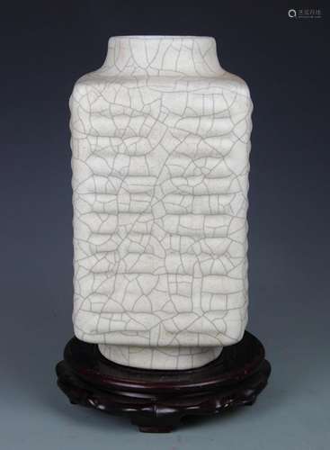 GUAN KILN MOON WHITE GLAZE ZONG STYLE VASE