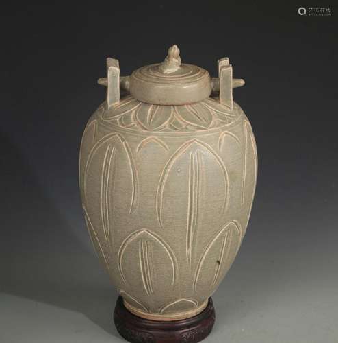 A YUE KILN LOTUS CARVING JAR