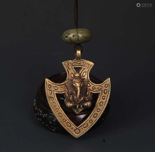 A FINE BRONZE TIBETAN BUDDHISM PENDANT