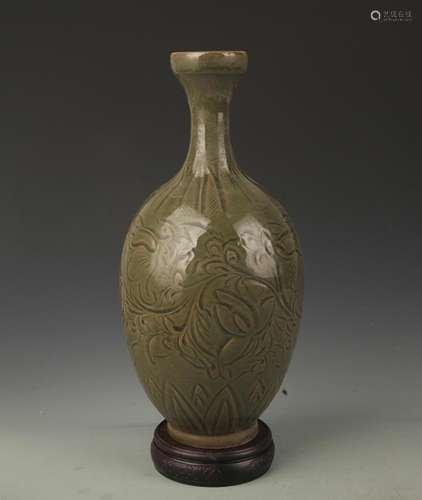 A YAO ZHOU KILN LOTUS PATTERN VASE