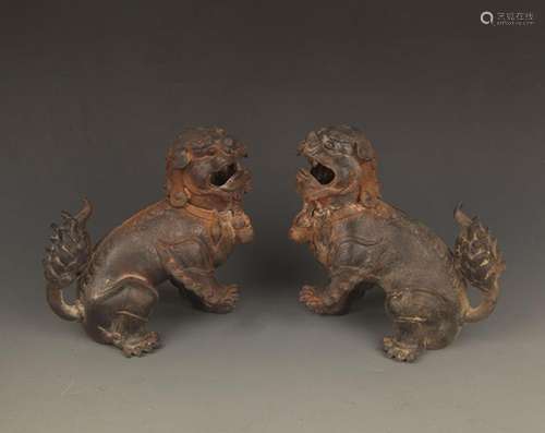 PAIR OF CAST IRON LION FIGURE