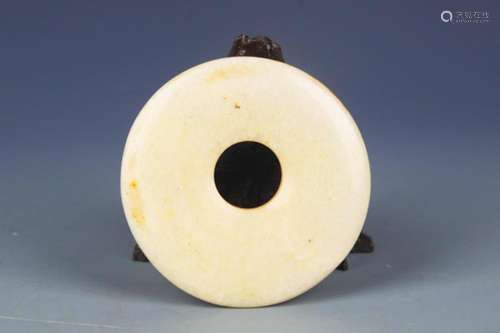 A COPY OF LIANG ZHU PERIOD STYLE ROUND JADE