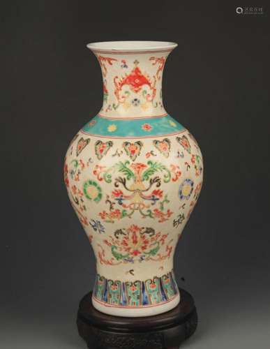 A FAMILLE ROSE FLOWER PAINTED DECORATIONAL VASE