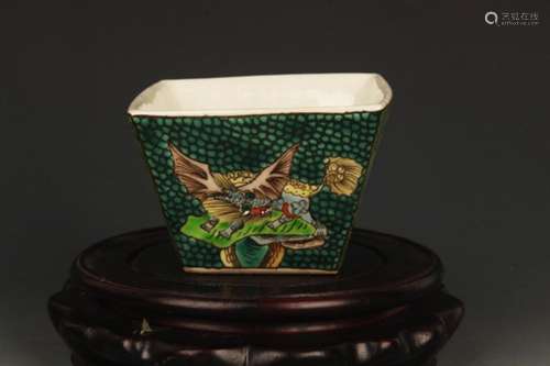 A FINE FAMILLE-ROSE COLOR SQUARE PORCELAIN CUP