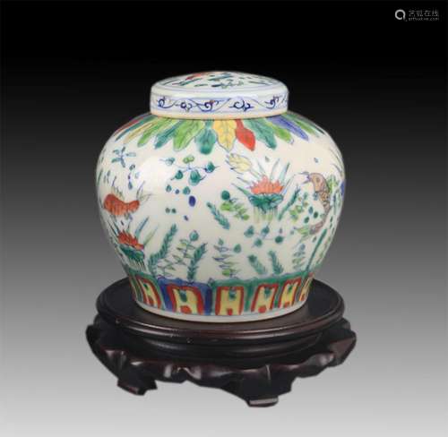 A DOUCAI COLOR PORCELAIN VASE WITH COVER