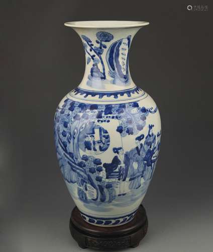 BLUE AND WHITE FLOWER PATTERN SIX SIDED VASE