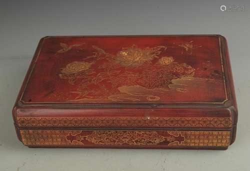 A GILT LACQUER CHARACTER PAINTED WOODEN BOX