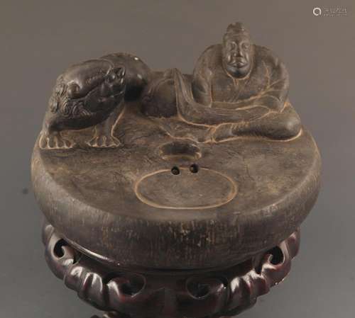 A FINELY CARVED STONE INK BASE