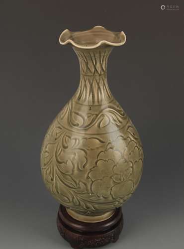 A YAO ZHOU KILN YU HU CHUN VASE