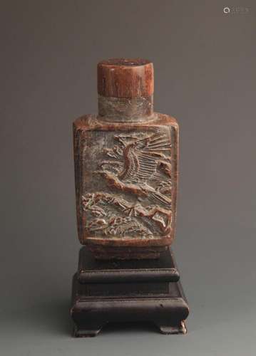 A FINE CRANE CARVING WOODEN MEDICINE BOTTLE