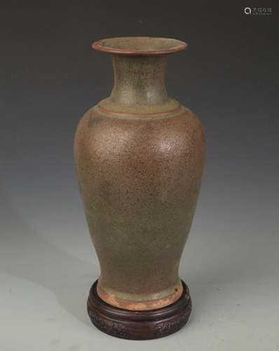 A FINE GUAN YIN STYLE JAR