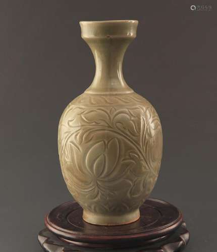 YAO ZHOU KILN LOTUS CARVING PLATE TOP VASE